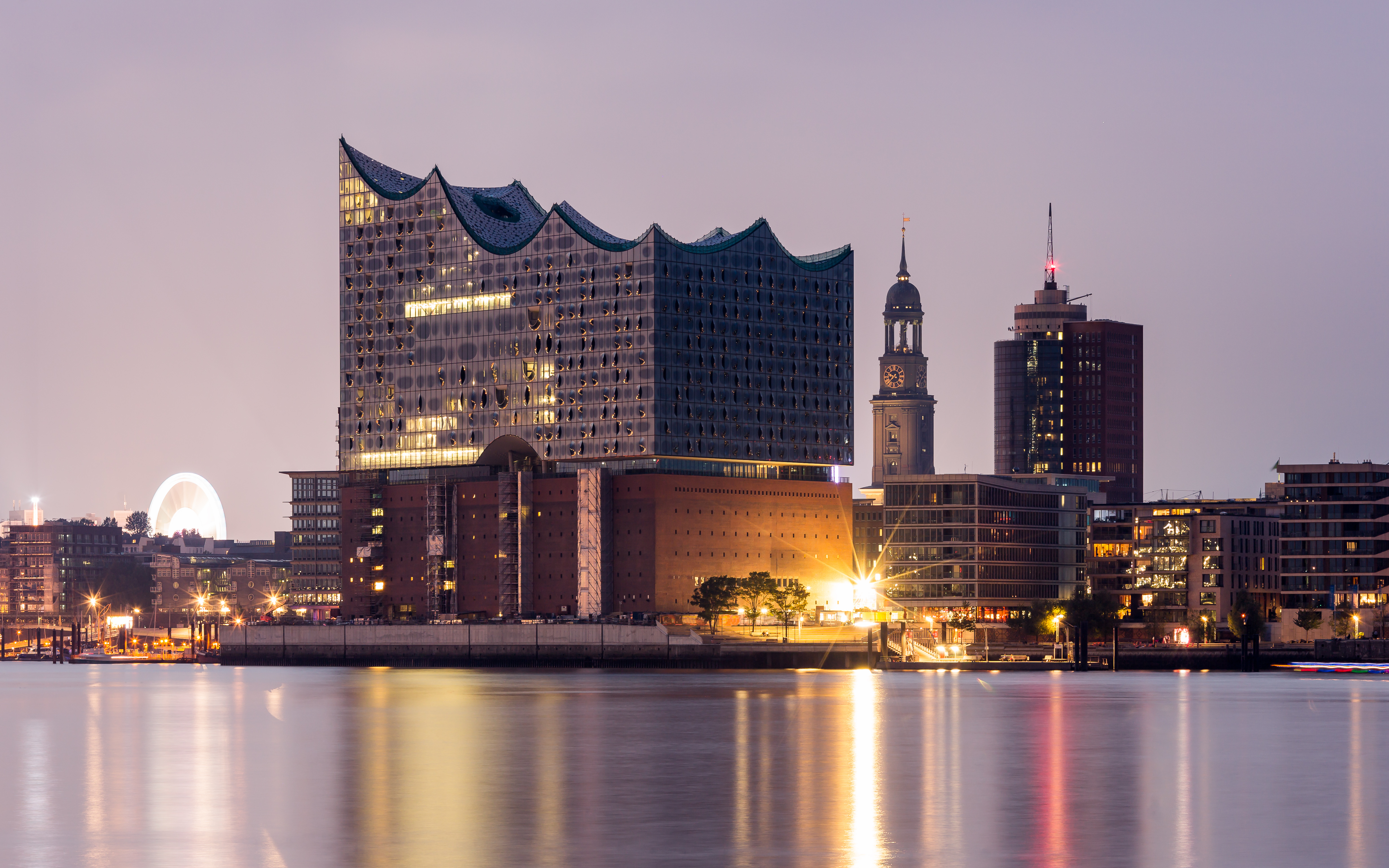 Photo of the Elbphilharmonie in Hamburg City with many city lights