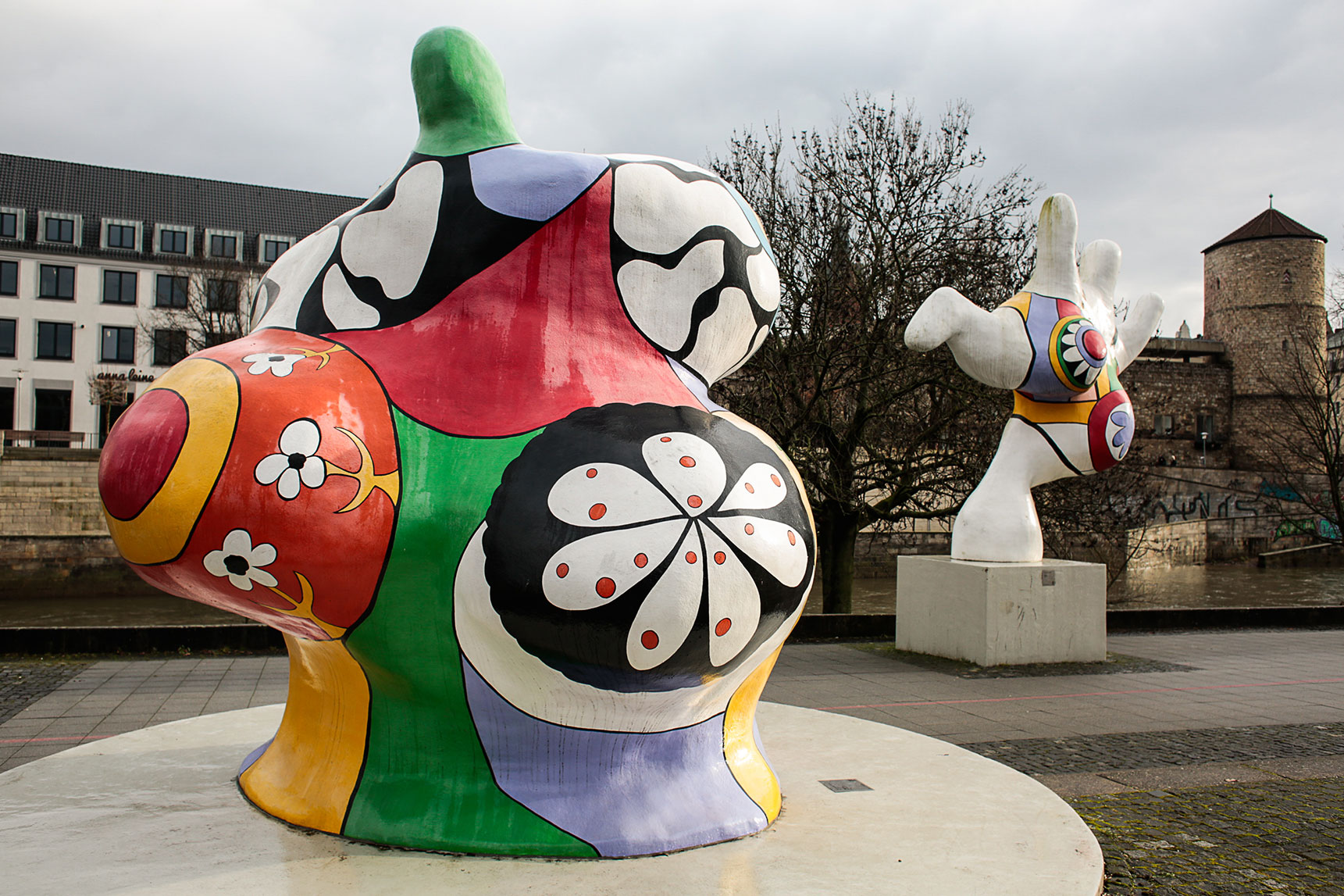 Modern art sculptures calls Nanas on the streets of Hanover