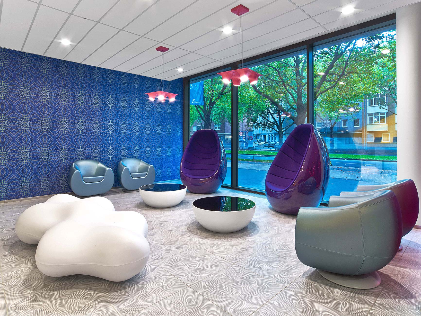 Hotel lounge in Hannover with purple egg chairs and other designer chairs